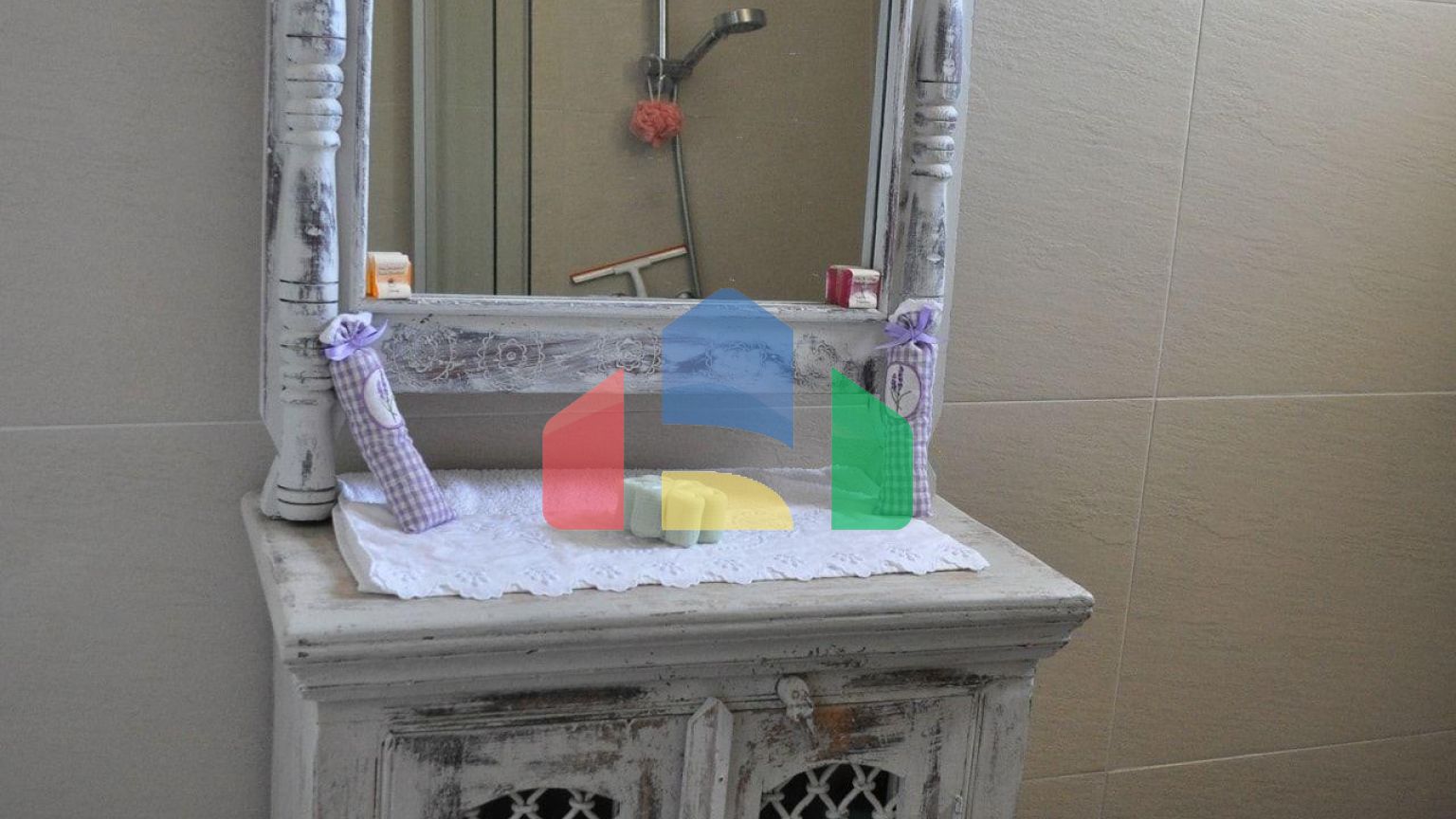 5-комнатная вилла 200 м2 с бассейном в 100 метрах от пляжа