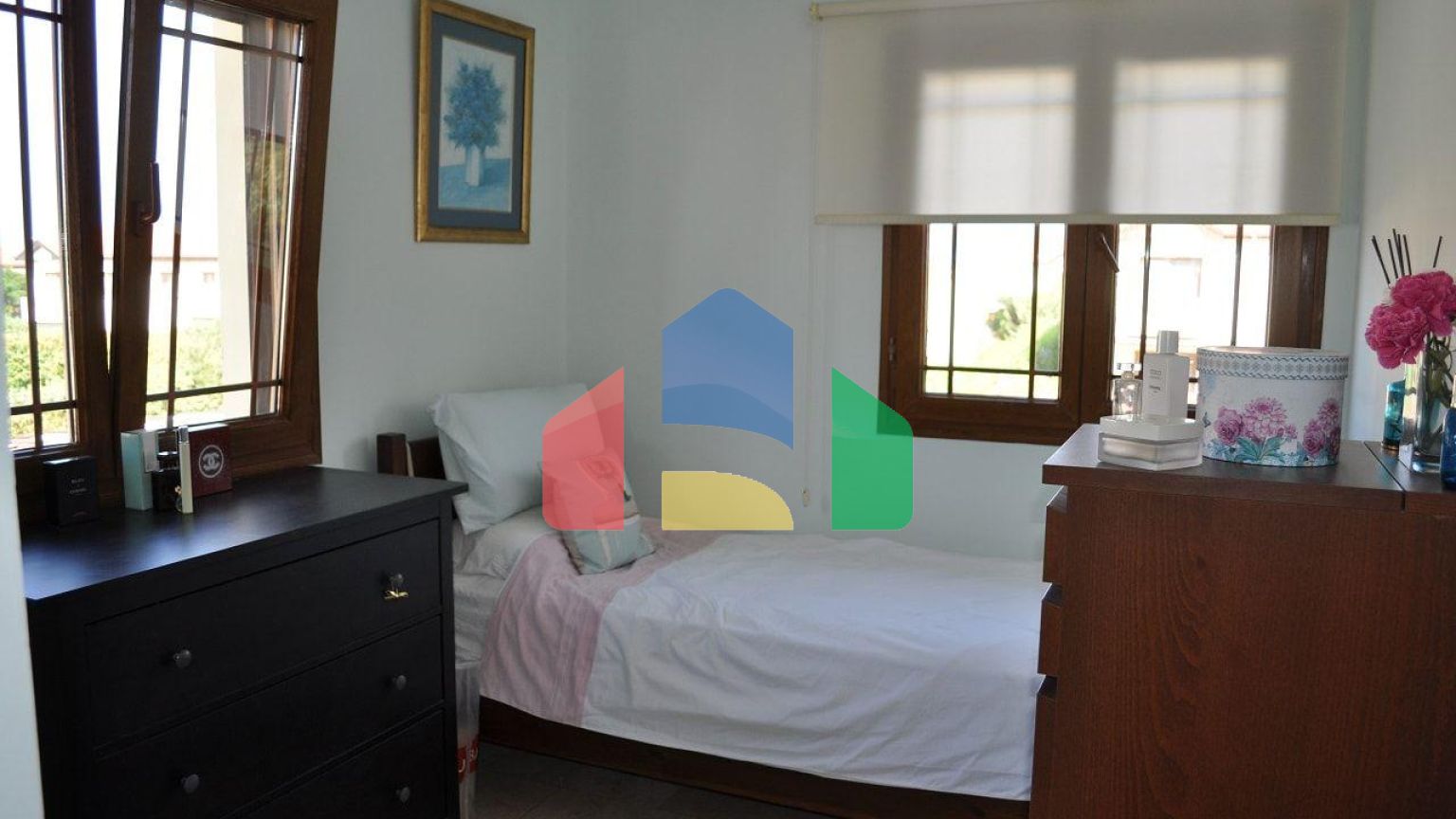 5-комнатная вилла 200 м2 с бассейном в 100 метрах от пляжа