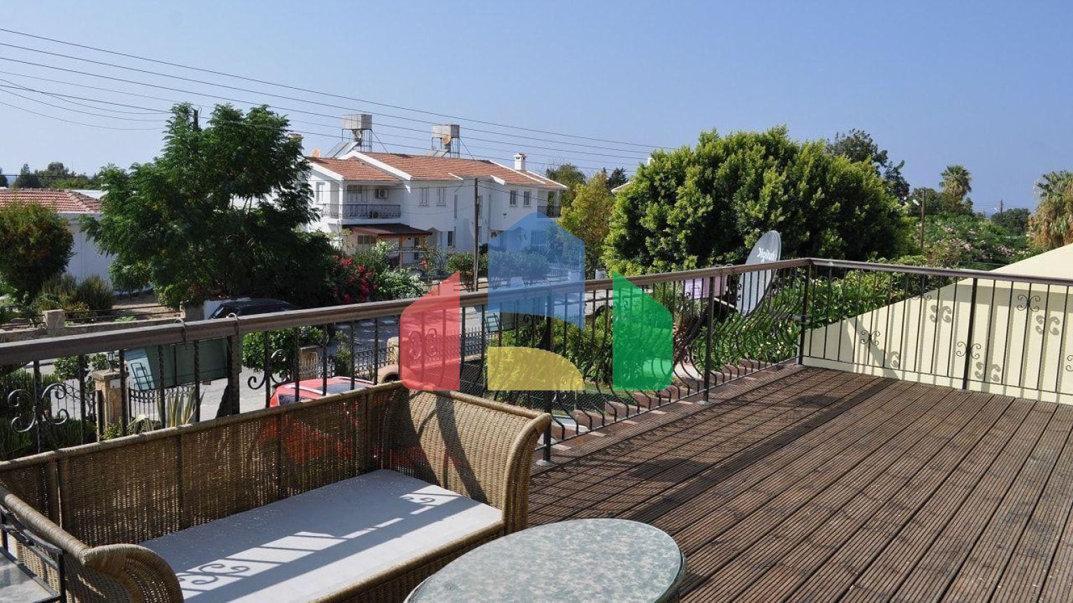 5-комнатная вилла 200 м2 с бассейном в 100 метрах от пляжа