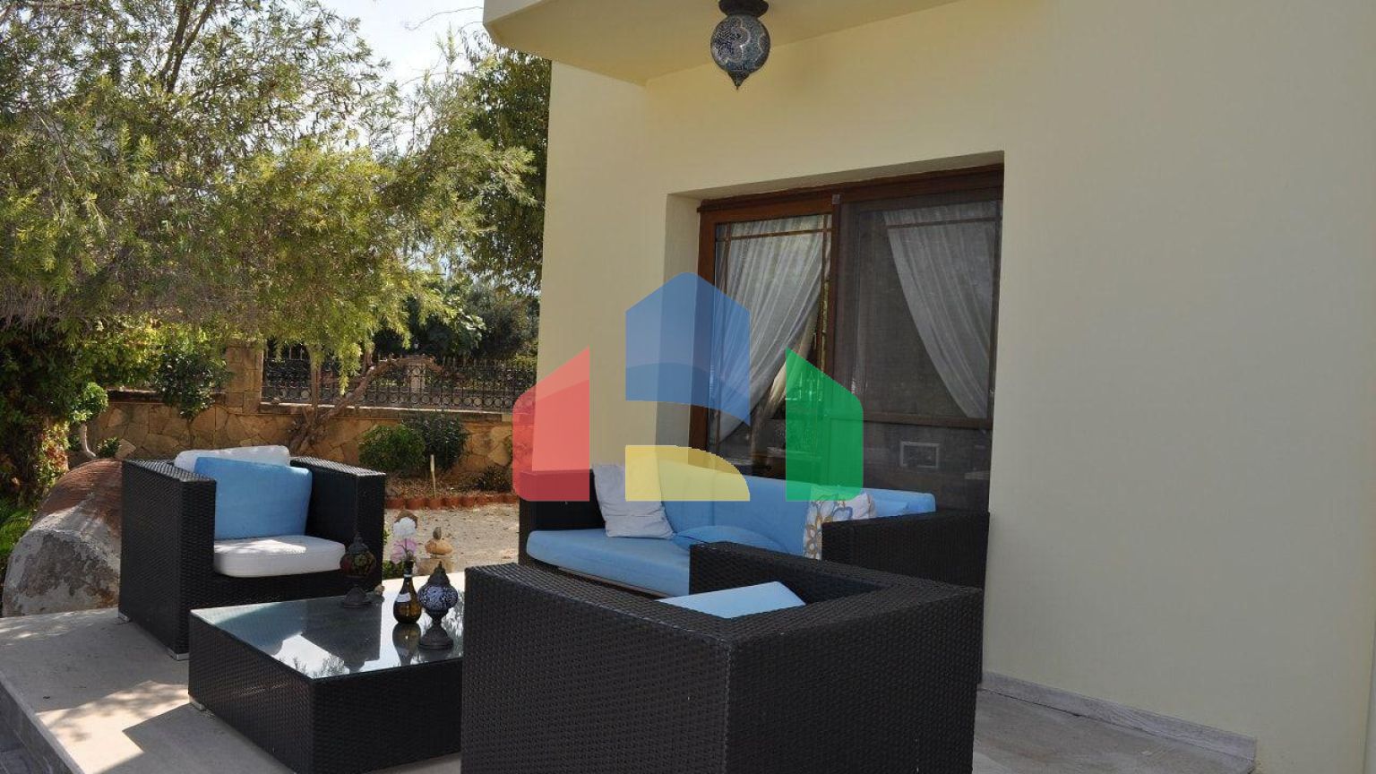 5-комнатная вилла 200 м2 с бассейном в 100 метрах от пляжа