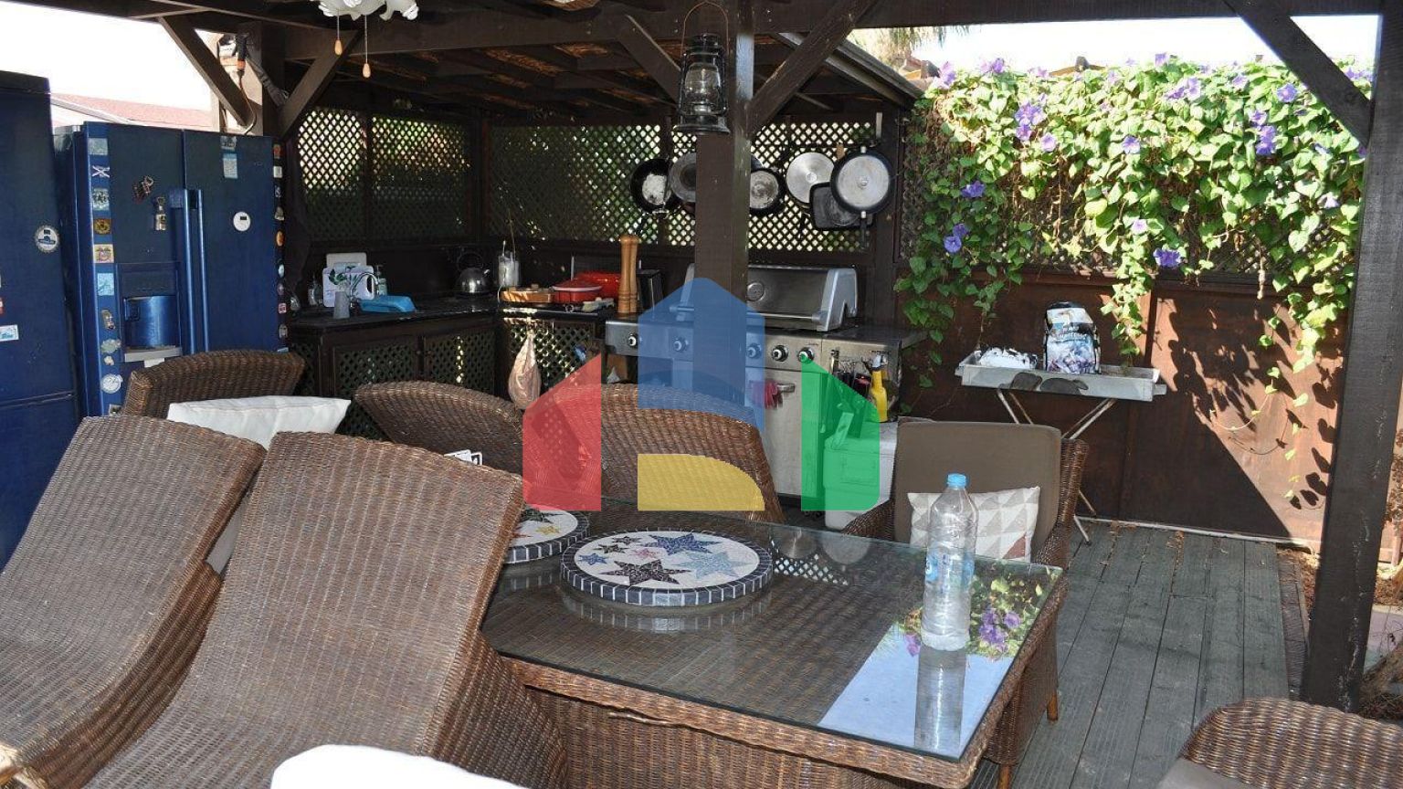 5-комнатная вилла 200 м2 с бассейном в 100 метрах от пляжа