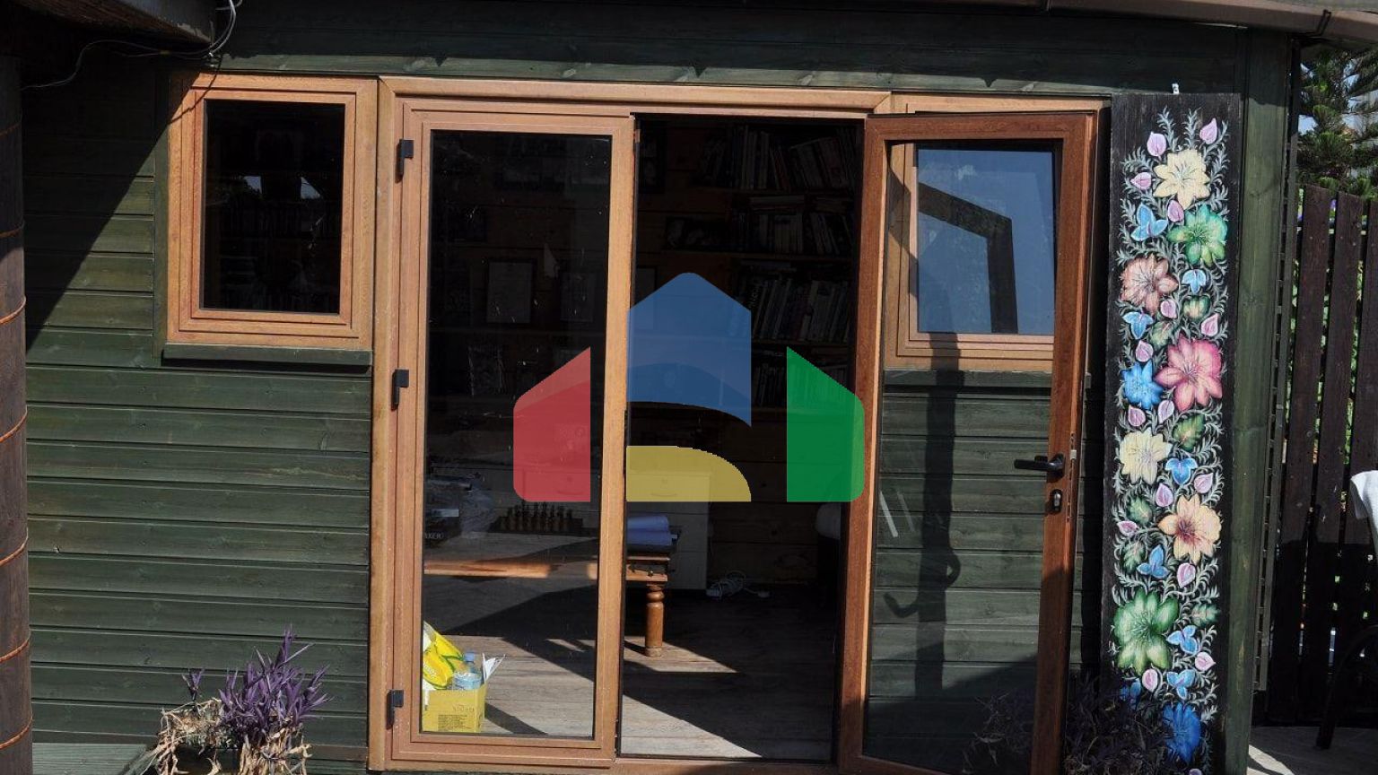 5-комнатная вилла 200 м2 с бассейном в 100 метрах от пляжа