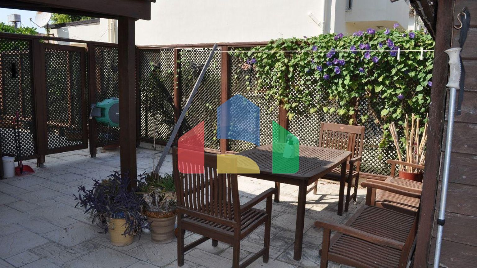 5-комнатная вилла 200 м2 с бассейном в 100 метрах от пляжа