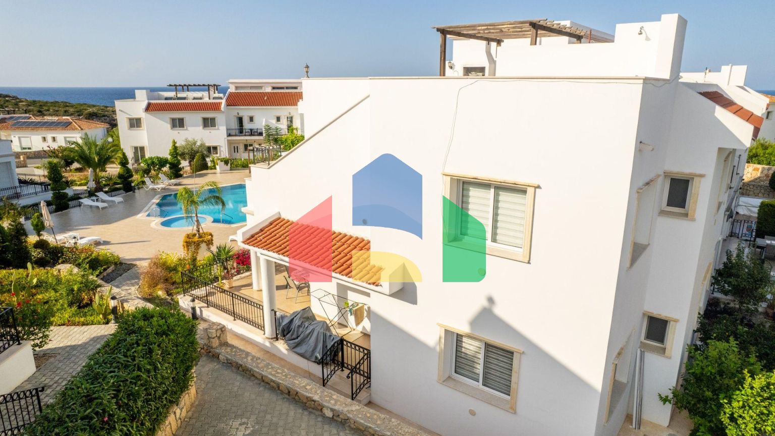 Апартаменты 1+1( 60 м2 ) с террасой  на первой береговой линии