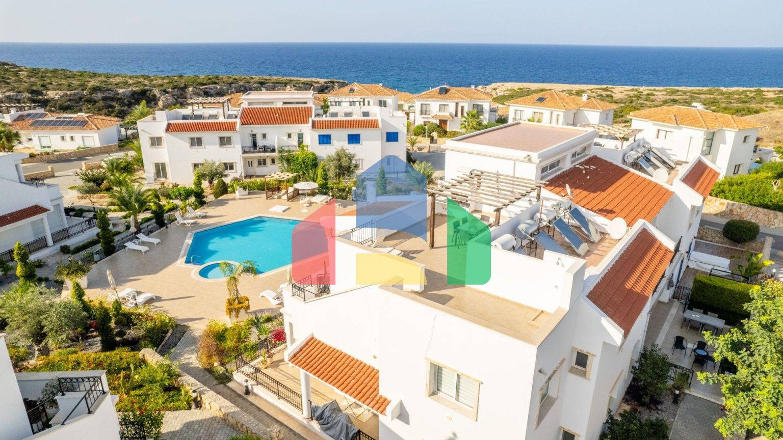 Апартаменты 1+1( 60 м2 ) с террасой  на первой береговой линии