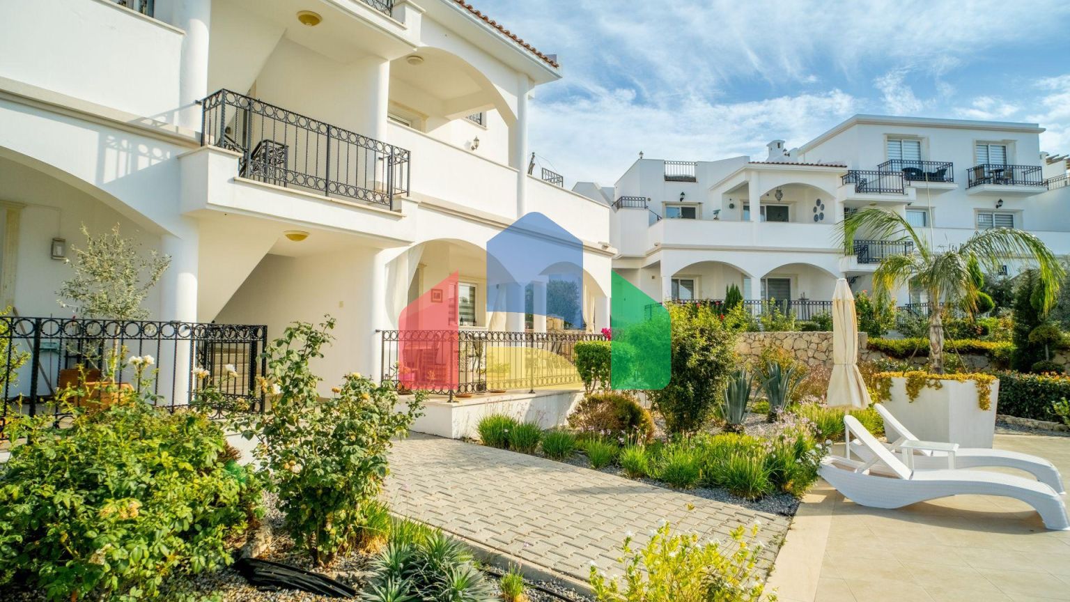 Апартаменты 1+1( 60 м2 ) с террасой  на первой береговой линии