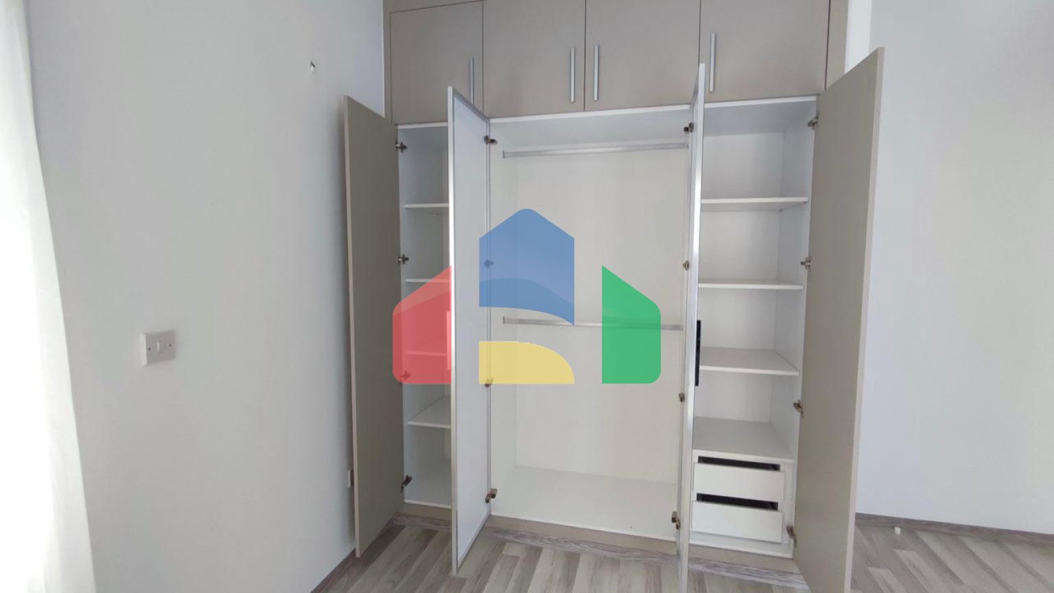 4-комнатная вилла 160 м2 с видом на море и горы в 260 метрах от пляжа