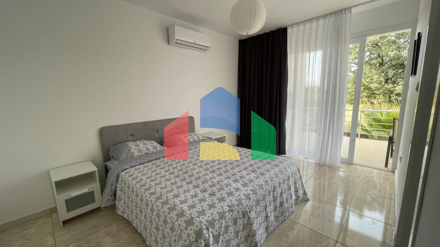 Двухуровневые 6-комнатные апартаменты 260 м2 в комплексе в 10 минутах от моря