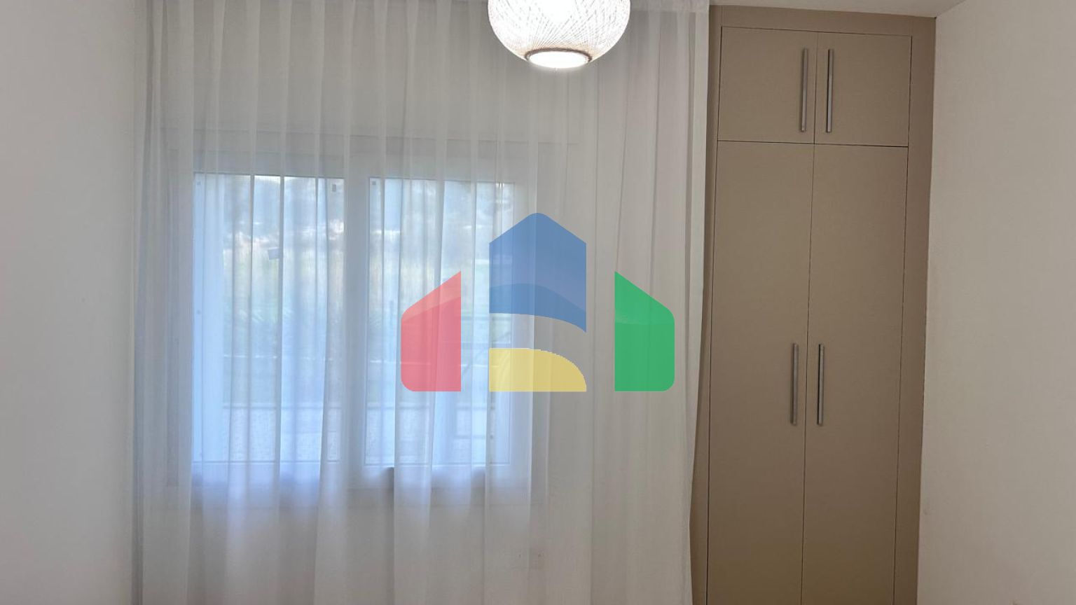 Двухуровневые 6-комнатные апартаменты 260 м2 в комплексе в 10 минутах от моря