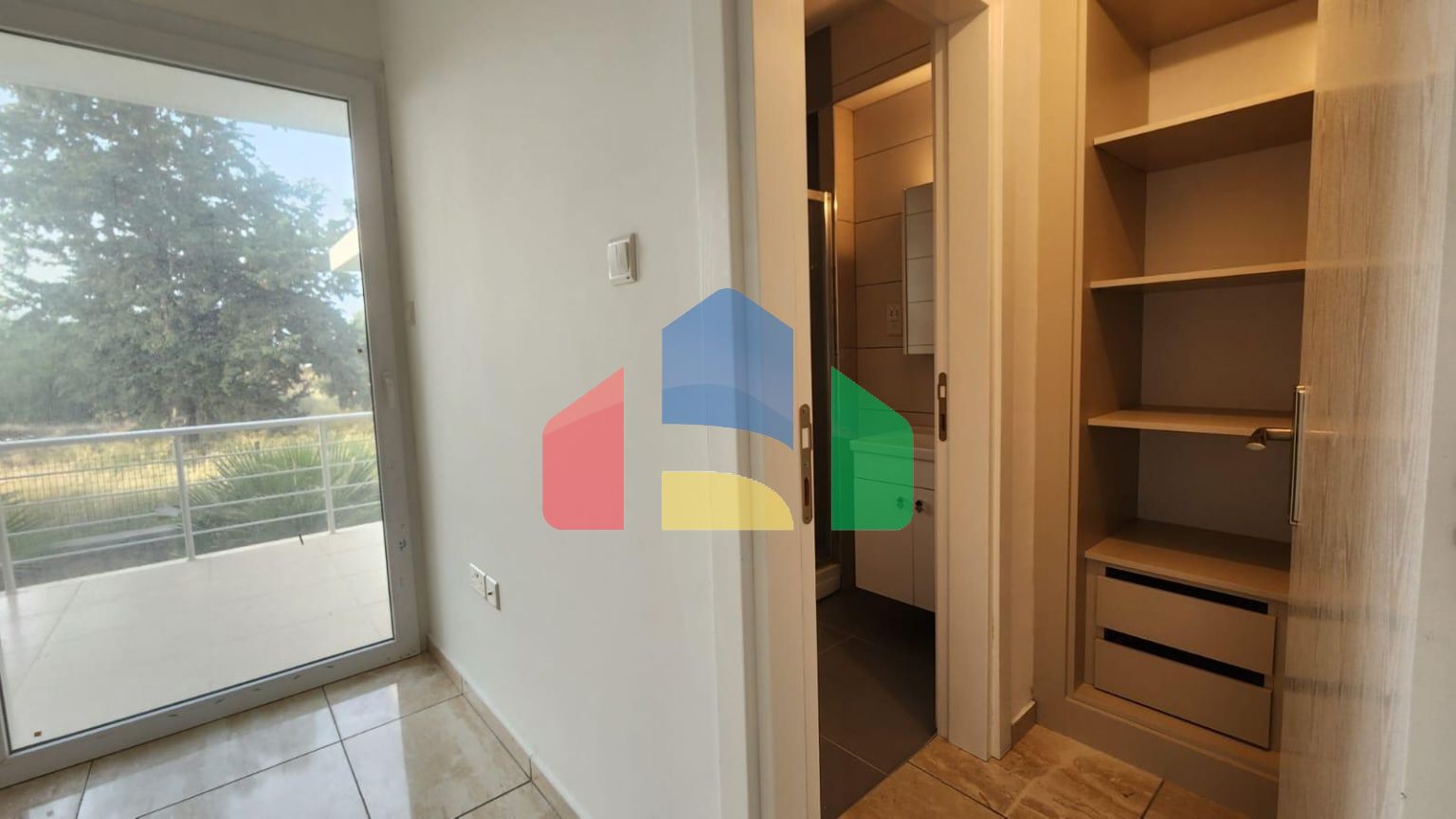 Двухуровневые 6-комнатные апартаменты 260 м2 в комплексе в 10 минутах от моря