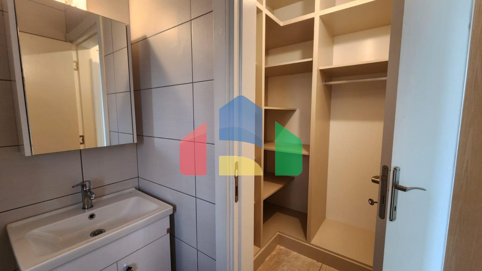 Двухуровневые 6-комнатные апартаменты 260 м2 в комплексе в 10 минутах от моря