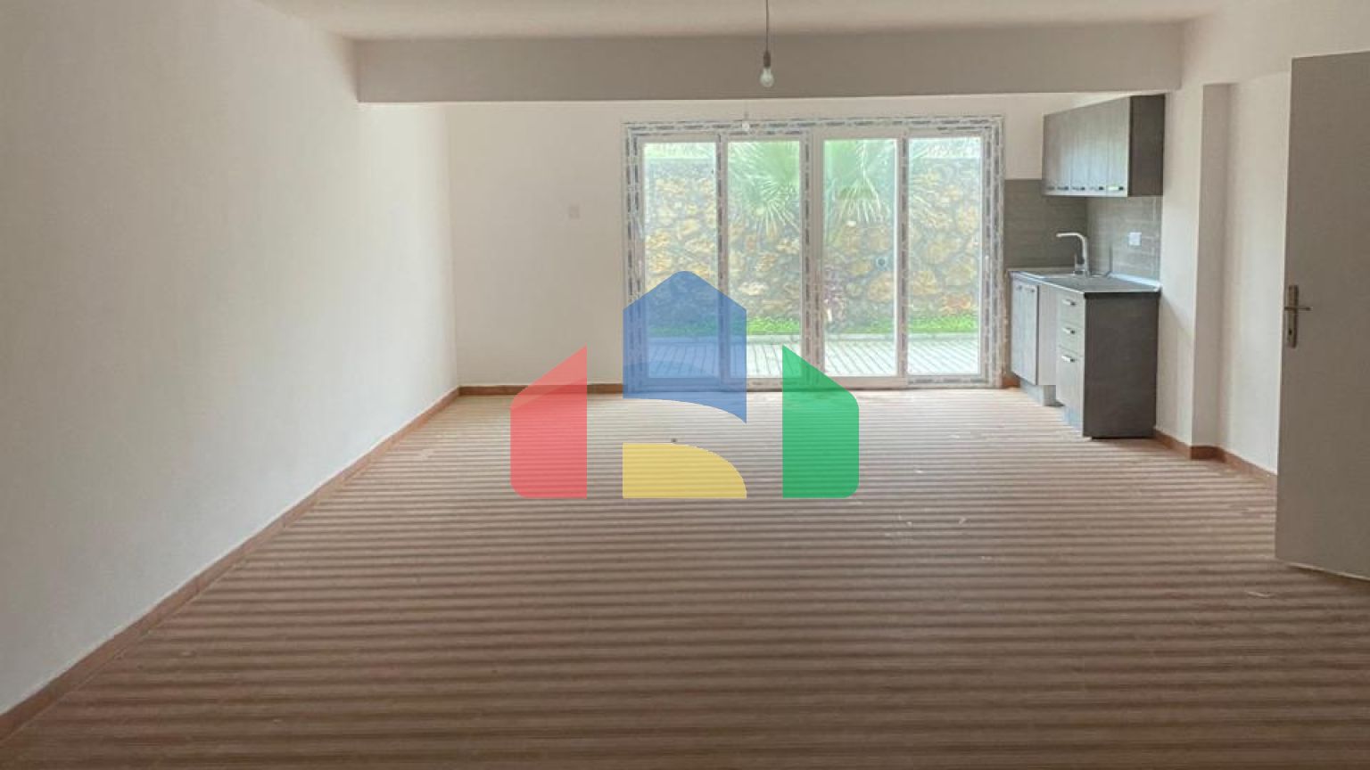 Двухуровневые 6-комнатные апартаменты 260 м2 в комплексе в 10 минутах от моря