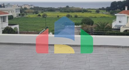5-room villa of 220 m2 with its own plot of land of 438 m2, 600 meters from the sea