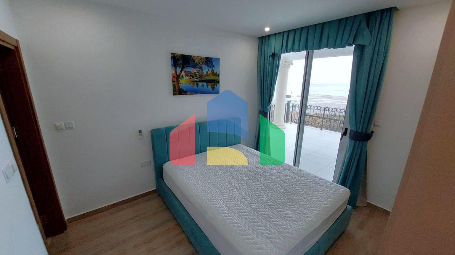 3-комнатные апартаменты 75 м2 + 16 м2 терраса в комплексе на первой линии от моря