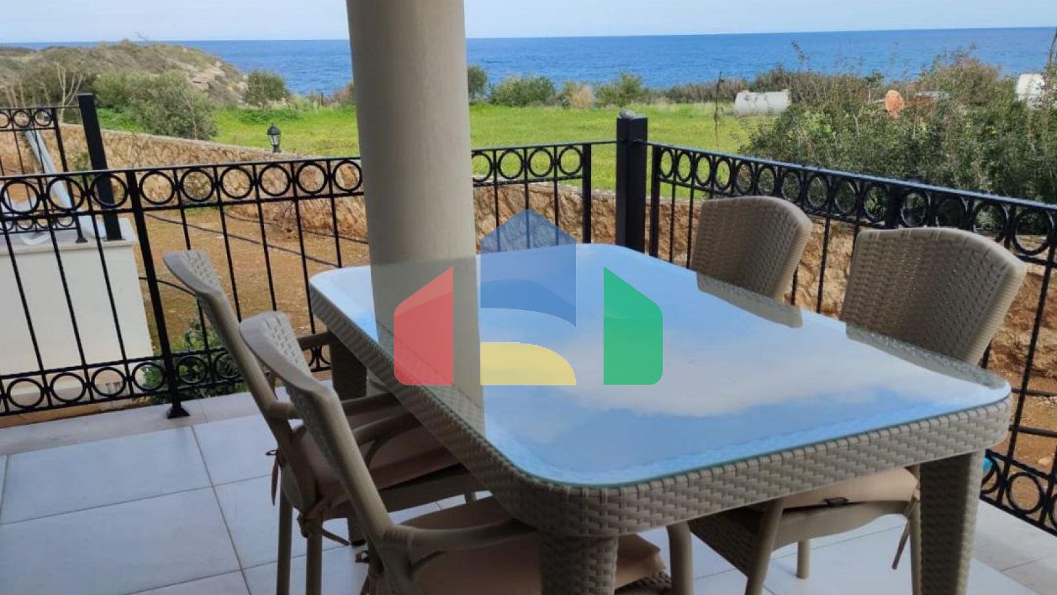 3-комнатные апартаменты 75 м2 + 16 м2 терраса в комплексе на первой линии от моря