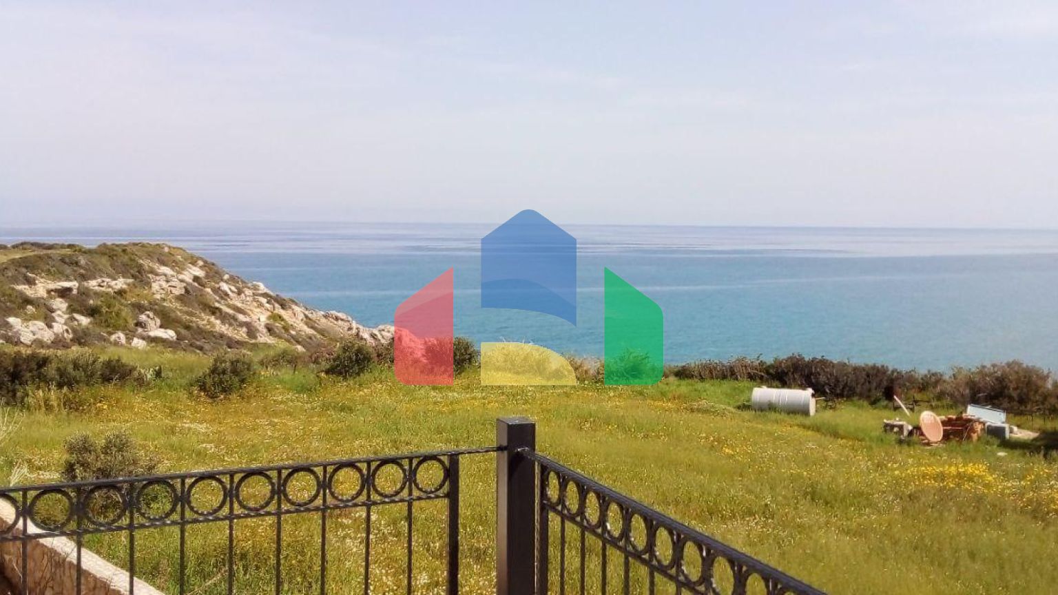 3-комнатные апартаменты 75 м2 + 16 м2 терраса в комплексе на первой линии от моря