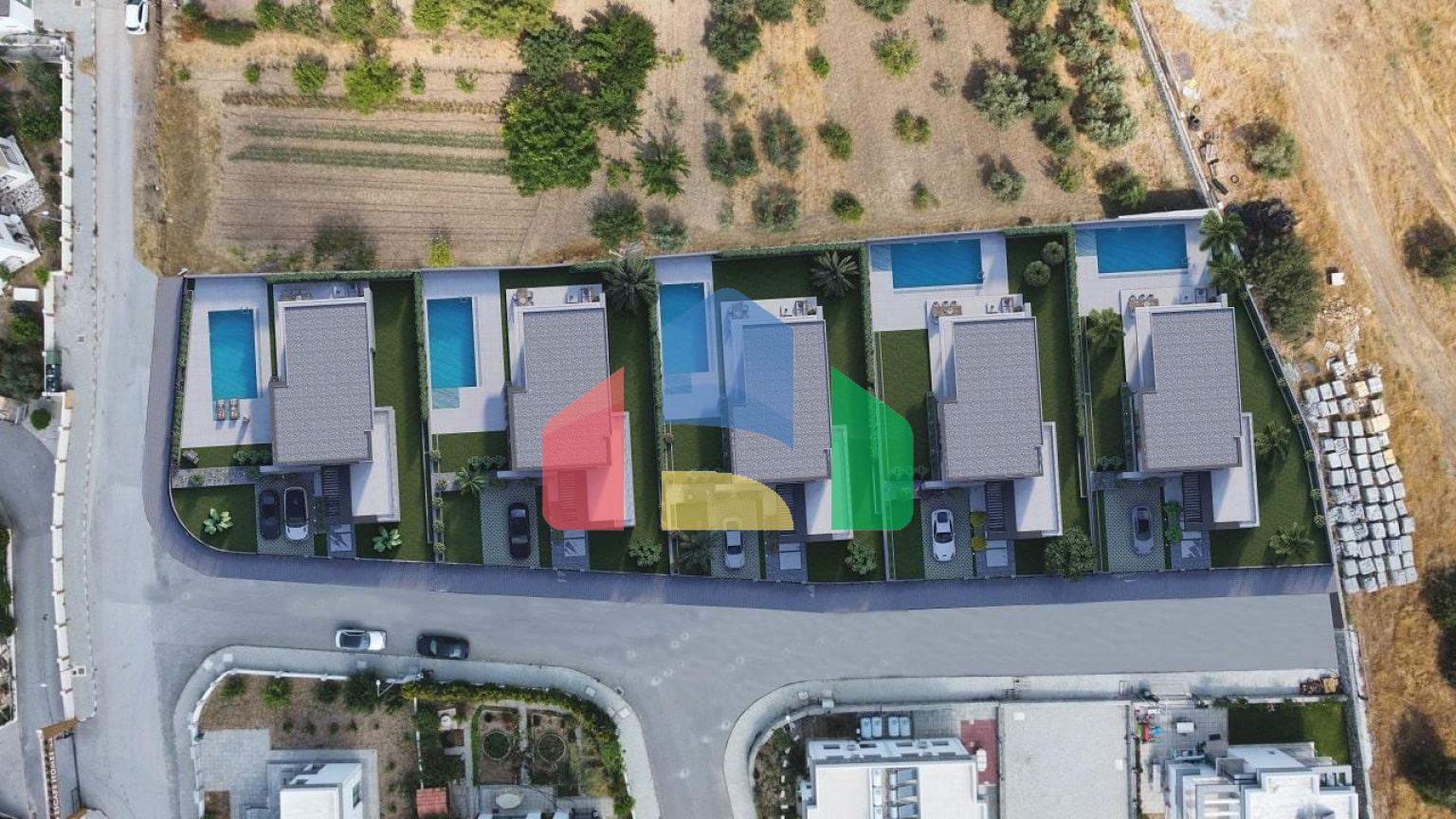 5-комнатная вилла 306 м2 с бассейном в 5 минутах от пляжа