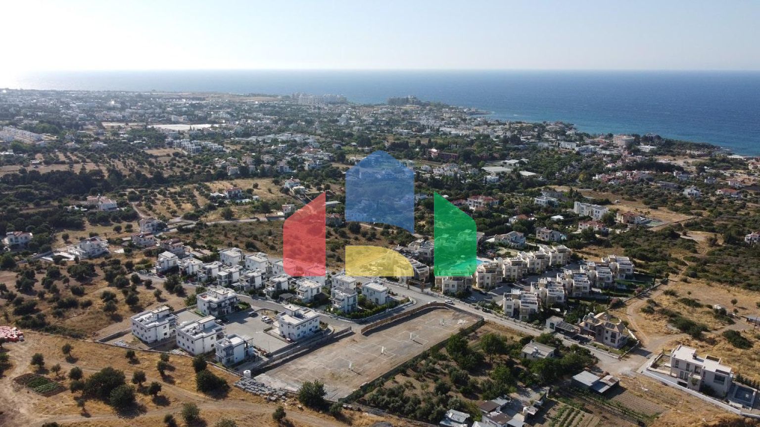 5-комнатная вилла 306 м2 с бассейном в 5 минутах от пляжа