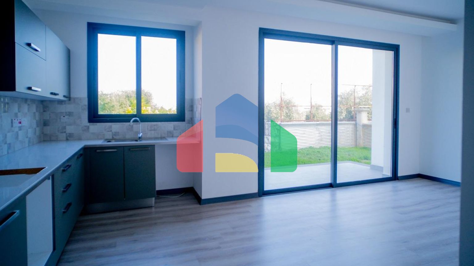 3- комнатная квартира 95 м2 в новом комплексе в Озанкее