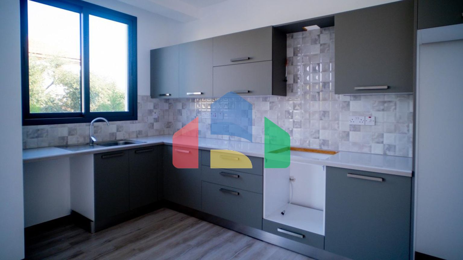 3- комнатная квартира 95 м2 в новом комплексе в Озанкее