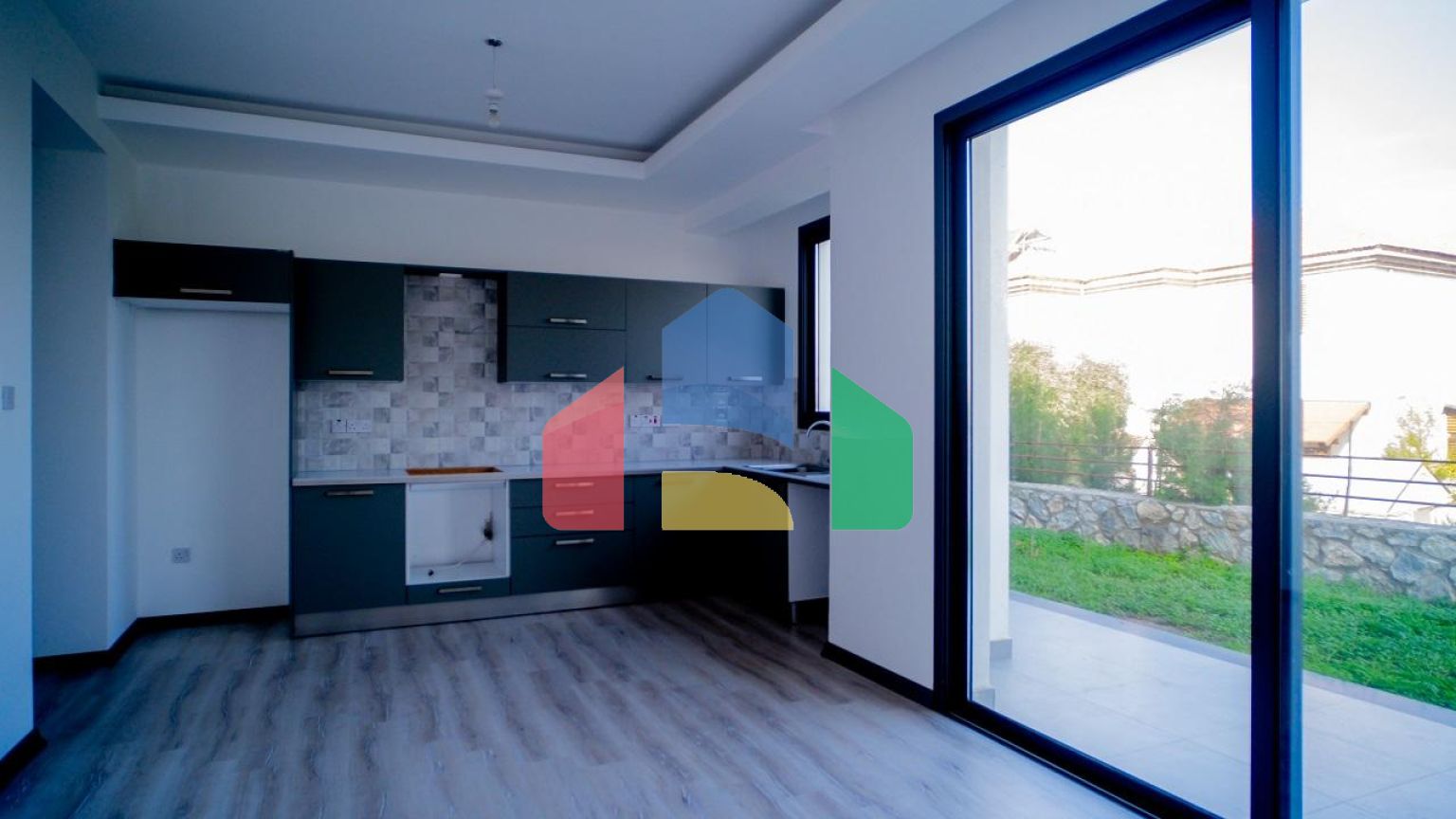 3- комнатная квартира 95 м2 в новом комплексе в Озанкее