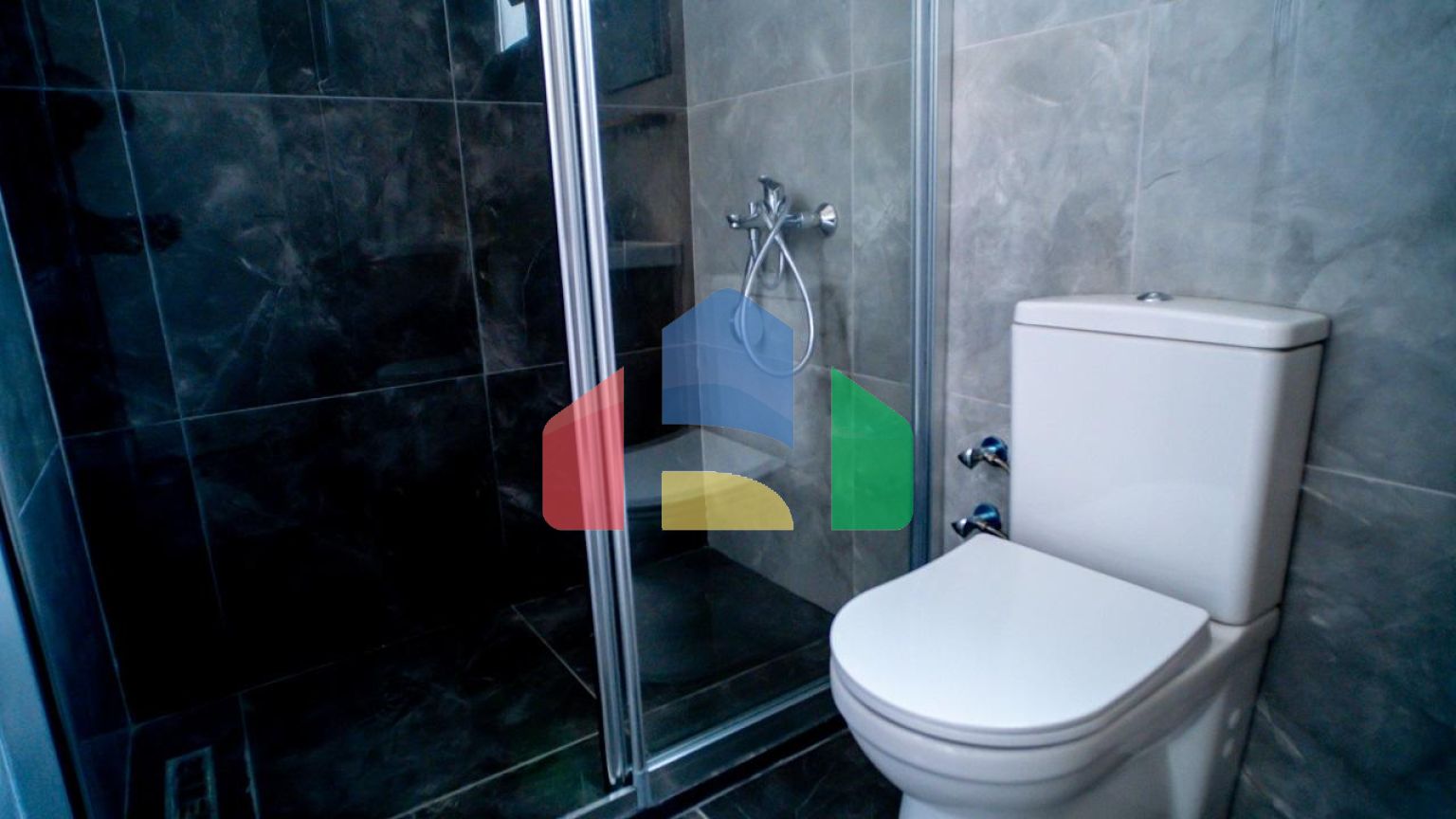 3- комнатная квартира 95 м2 в новом комплексе в Озанкее