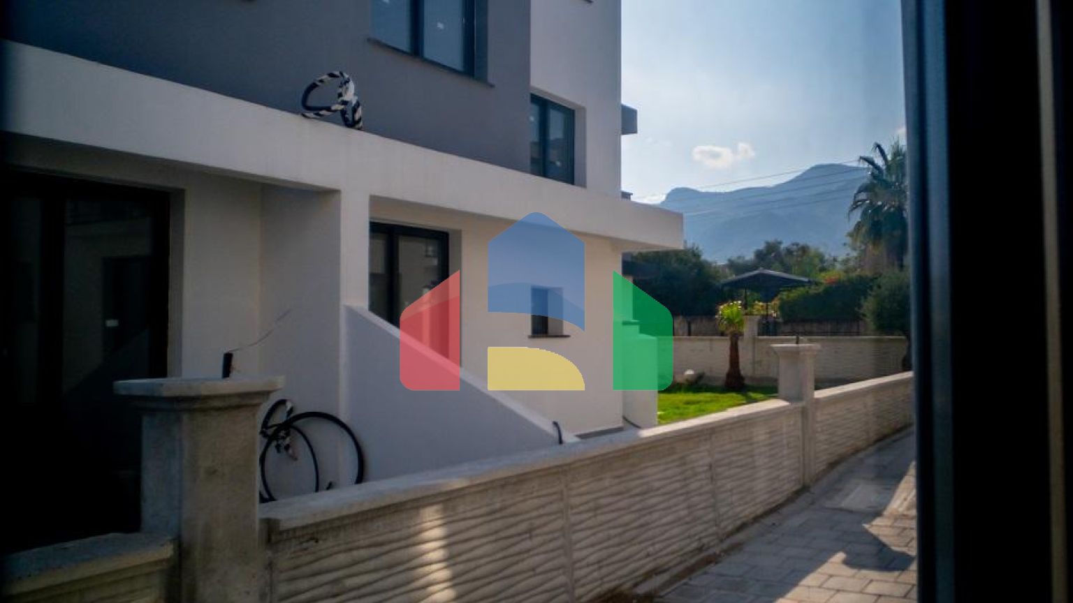 3- комнатная квартира 95 м2 в новом комплексе в Озанкее