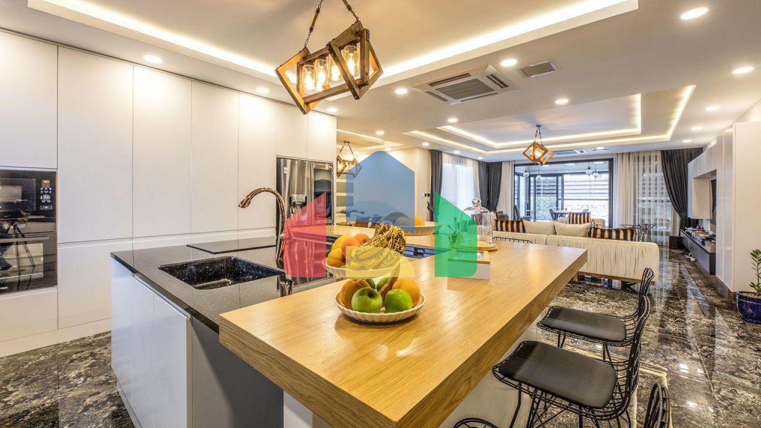 5-ти комнатная вилла 500м2 с бассейном