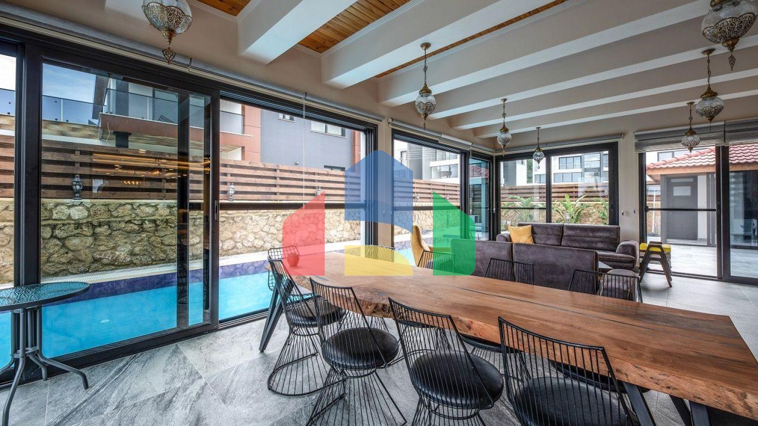 5-ти комнатная вилла 500м2 с бассейном