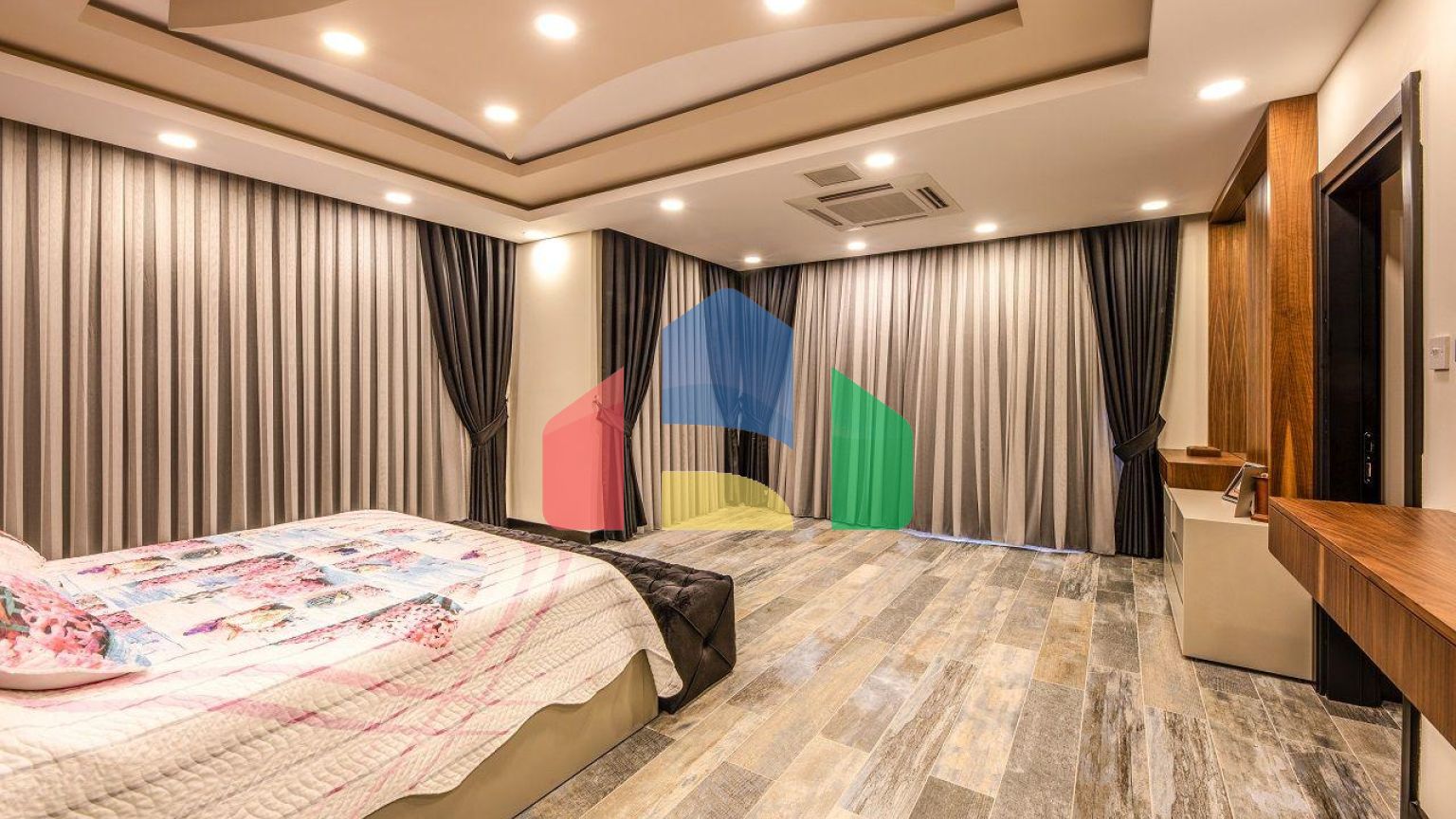 5-ти комнатная вилла 500м2 с бассейном