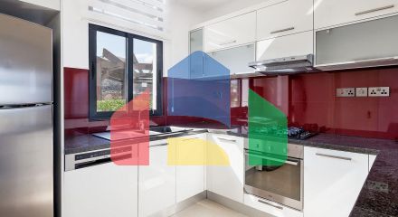 Современная четырехкомнатная вилла 180 м2 в комплексе на первой линии от моря