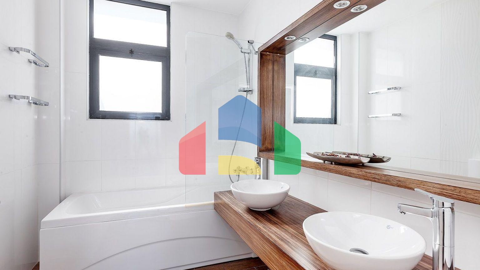 Современная четырехкомнатная вилла 180 м2 в комплексе на первой линии от моря