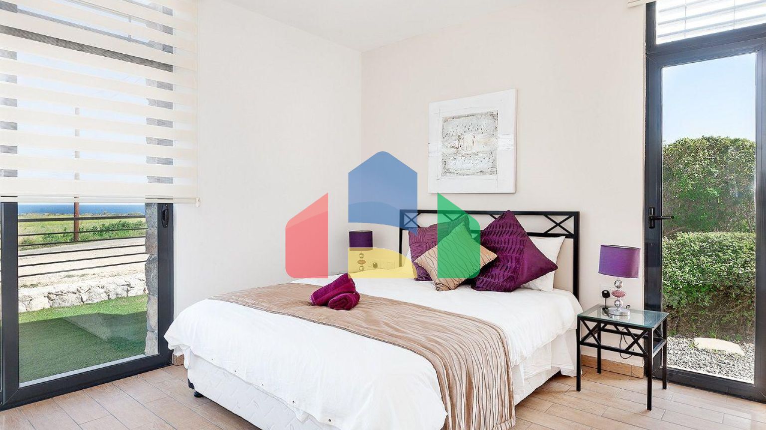 Современная четырехкомнатная вилла 180 м2 в комплексе на первой линии от моря