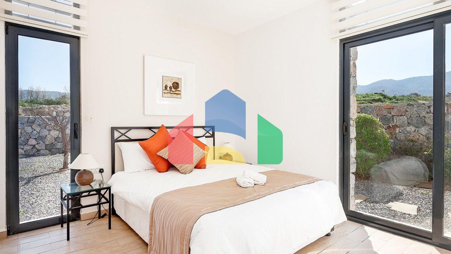 Современная четырехкомнатная вилла 180 м2 в комплексе на первой линии от моря