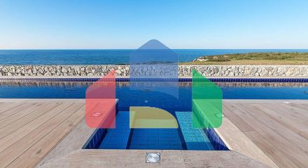 Современная четырехкомнатная вилла 180 м2 в комплексе на первой линии от моря