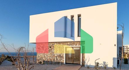 Современная четырехкомнатная вилла 180 м2 в комплексе на первой линии от моря