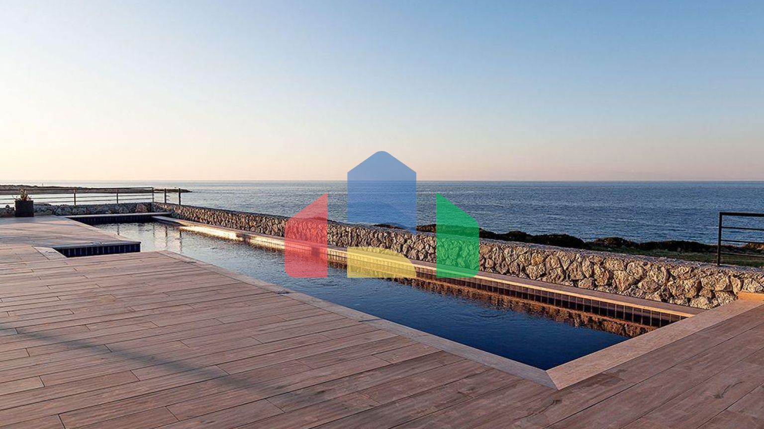 Современная четырехкомнатная вилла 180 м2 в комплексе на первой линии от моря