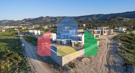 Современная четырехкомнатная вилла 180 м2 в комплексе на первой линии от моря