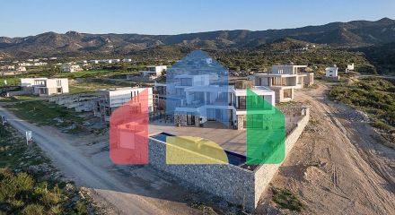 Современная четырехкомнатная вилла 180 м2 в комплексе на первой линии от моря