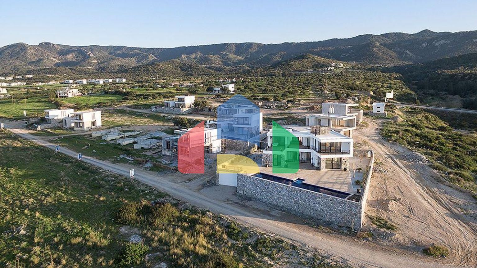 Современная четырехкомнатная вилла 180 м2 в комплексе на первой линии от моря