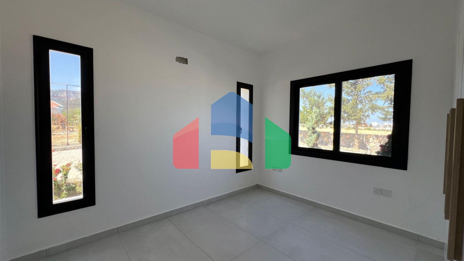 4-комнатные апартаменты 117 м2 с террасой 11 м2 с мебелью и техникой в Эсентепе