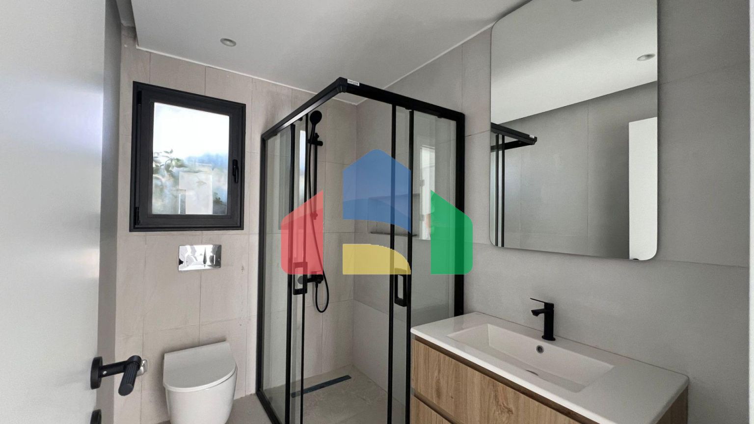 4-комнатные апартаменты 117 м2 с террасой 11 м2 с мебелью и техникой в Эсентепе