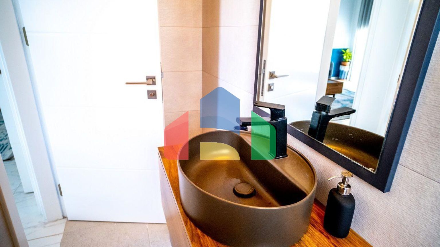 4-комнатная вилла 172 м2 в 5 минутах от пляжа