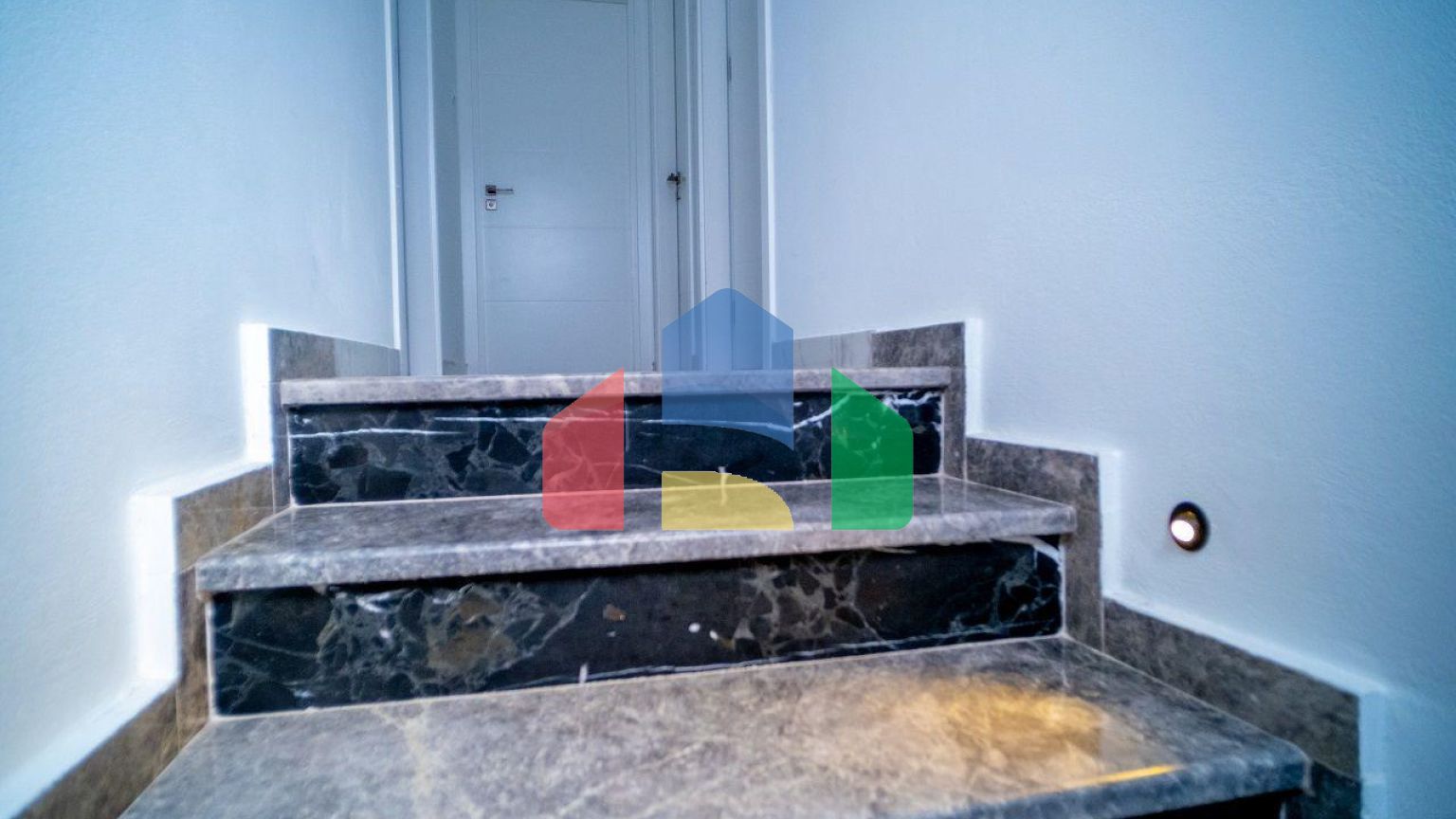 4-комнатная вилла 172 м2 в 5 минутах от пляжа