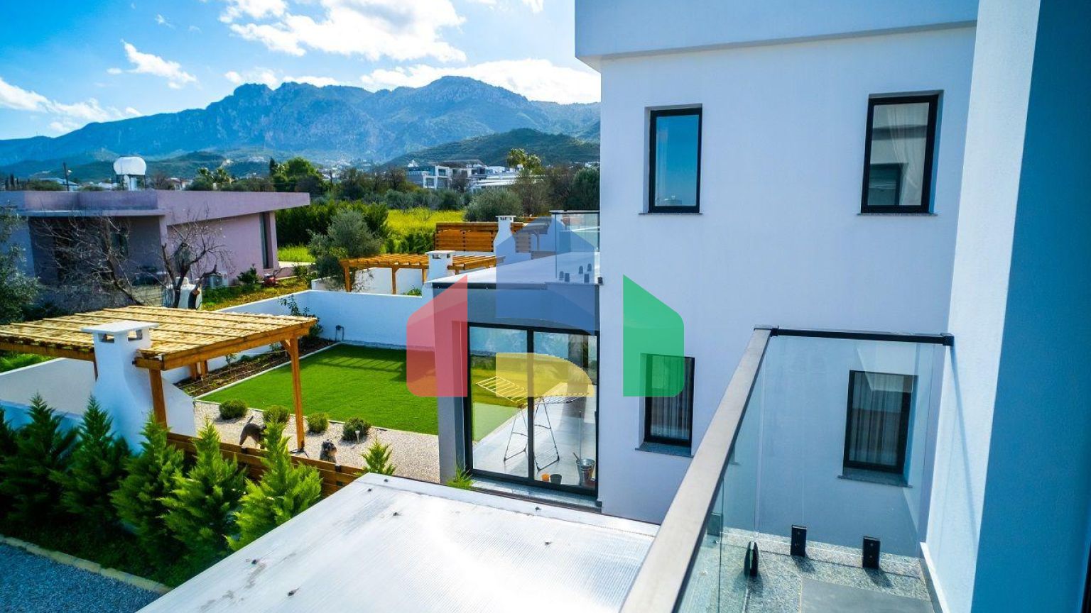 4-комнатная вилла 172 м2 в 5 минутах от пляжа