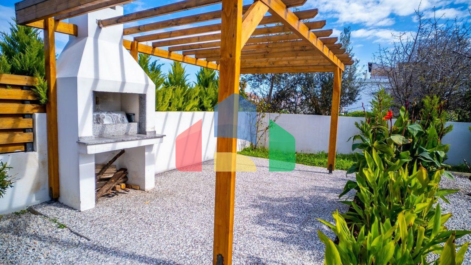 4-комнатная вилла 172 м2 в 5 минутах от пляжа