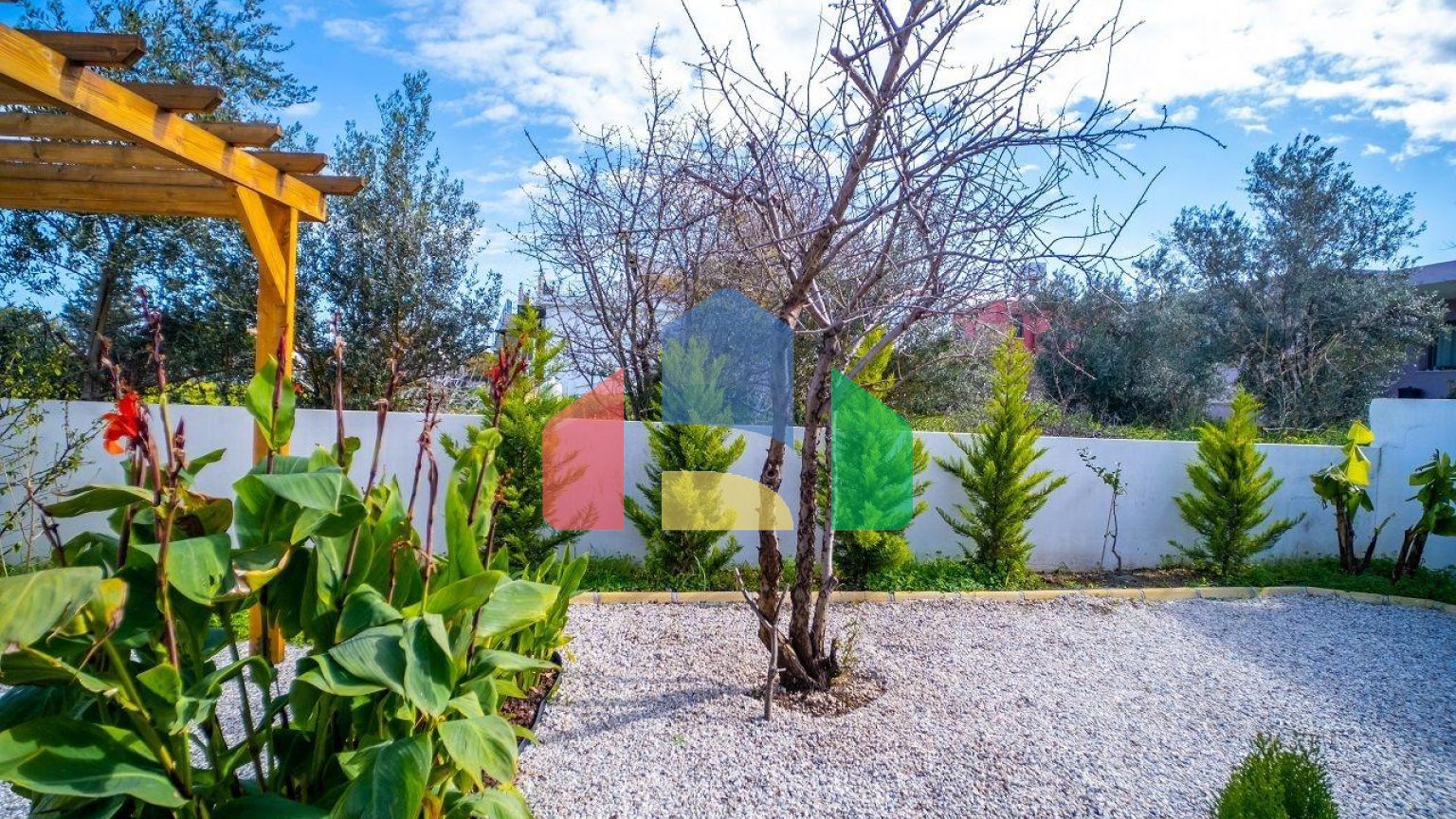 4-комнатная вилла 172 м2 в 5 минутах от пляжа