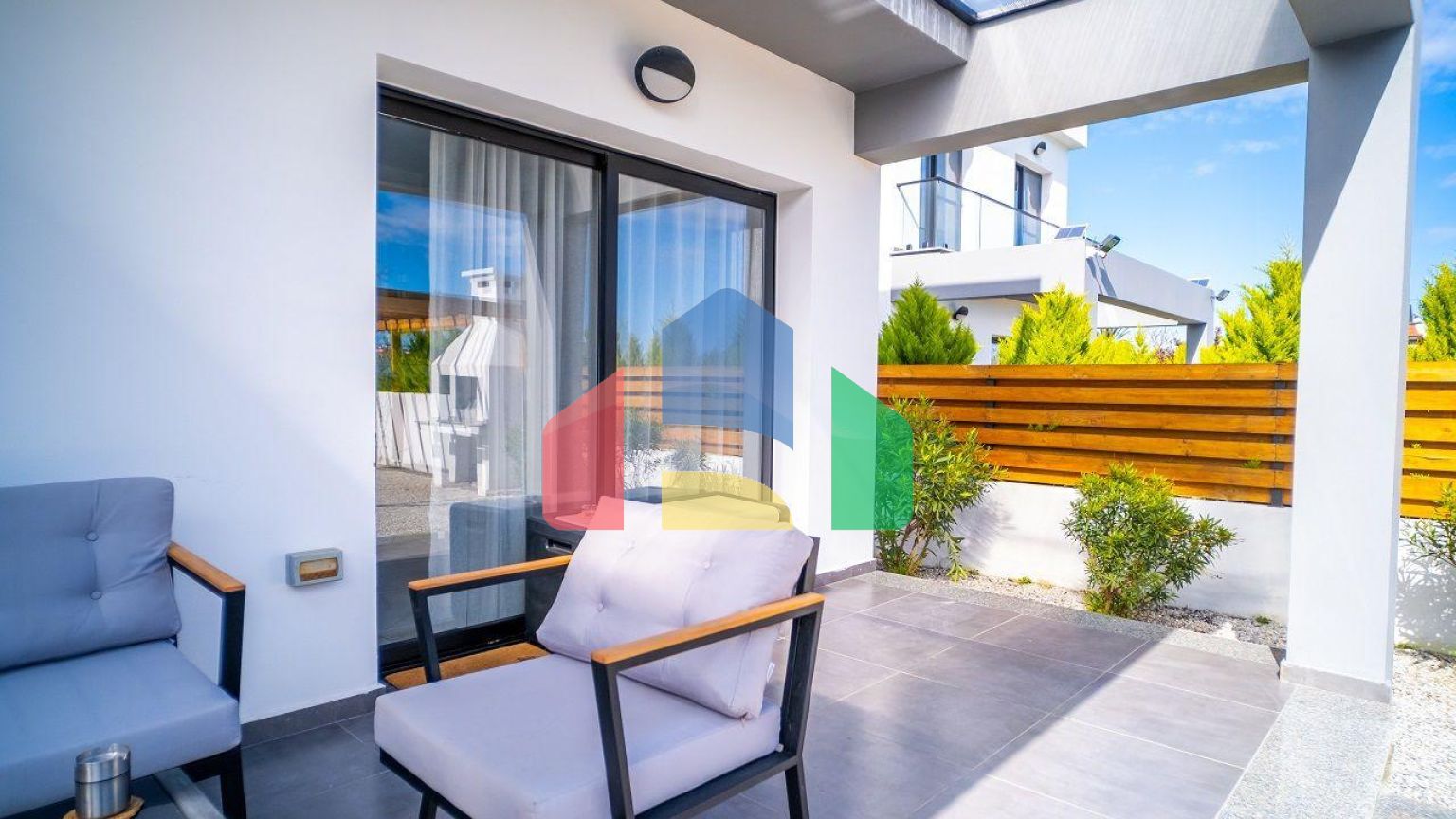 4-комнатная вилла 172 м2 в 5 минутах от пляжа