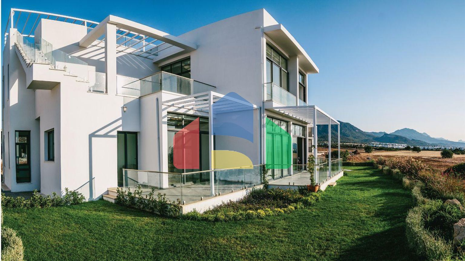 Трехкомнатная квартира 80 м2  с садом в новом роскошном комплексе рядом с морем