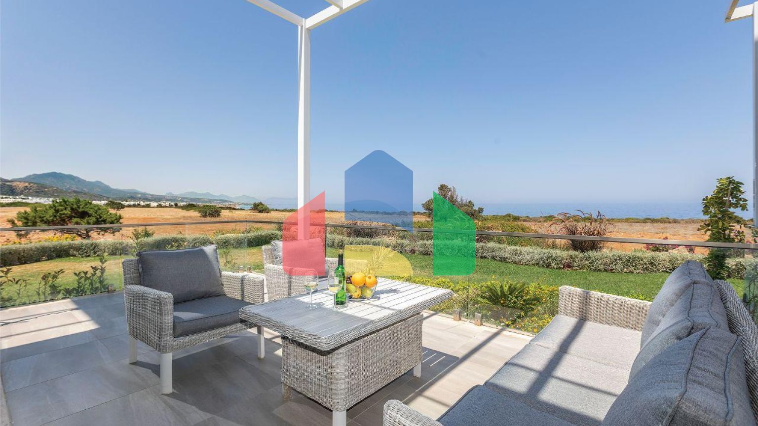 Трехкомнатная квартира 80 м2  с садом в новом роскошном комплексе рядом с морем